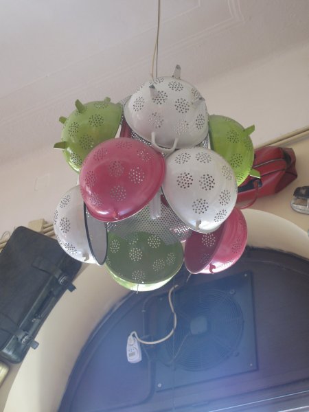 zománc tésztaszűrők lámpává válva