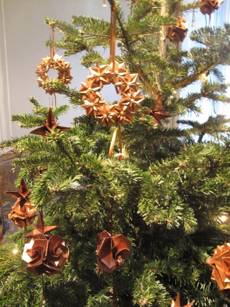 " egyik kezed az anya, másik kezed az apa, és közöttük a papír a gyerek" Magyar Origami Kör