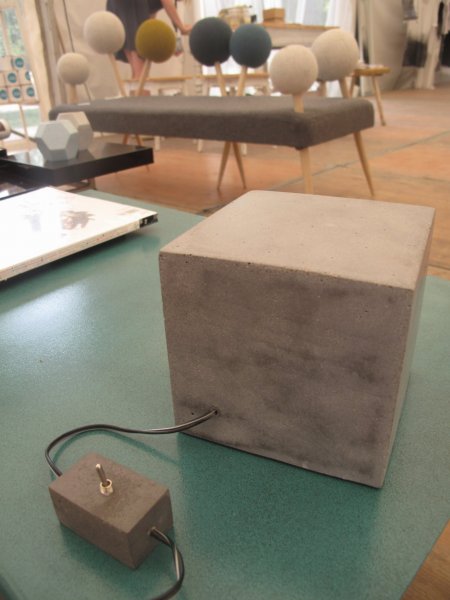 kocka beton lámpa icipici világító lyukakkal 