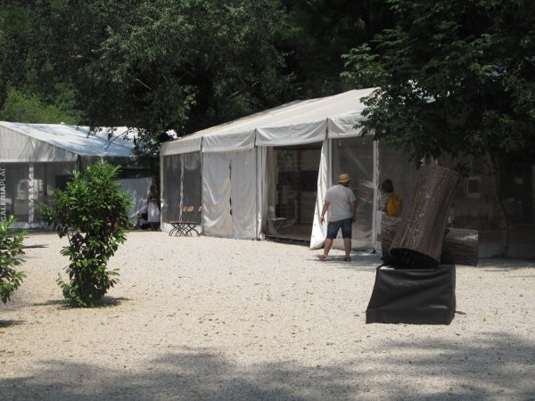 a forró sátrak egyike