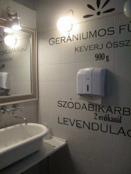 a bisztó mosdója 