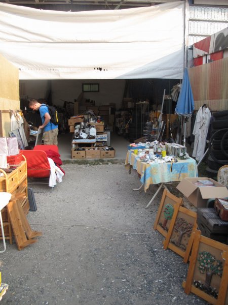 az egyik fedett elárusítóhely